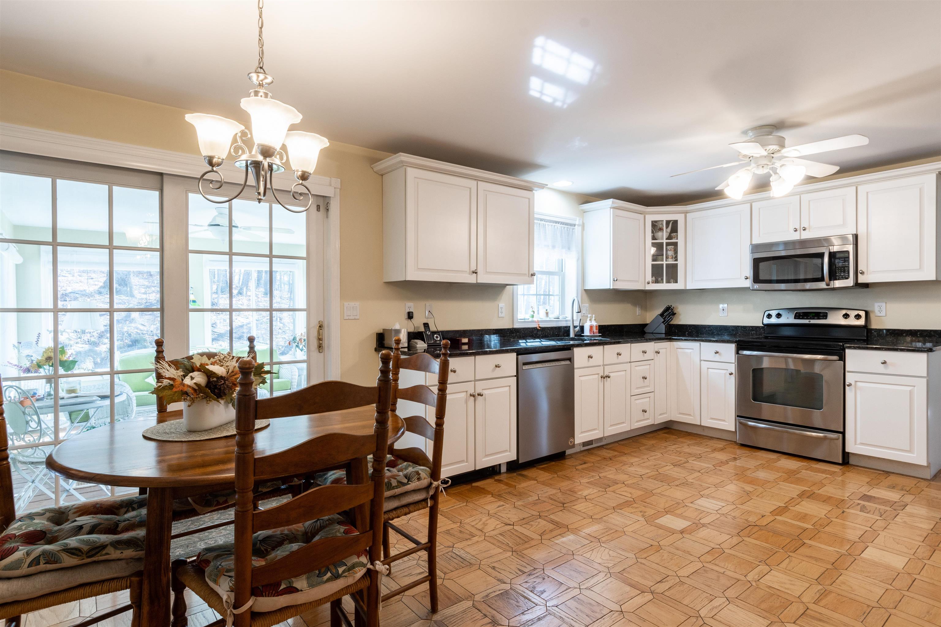 23 Fieldstone Drive Hooksett, NH 03106 - Photo 2 of 31