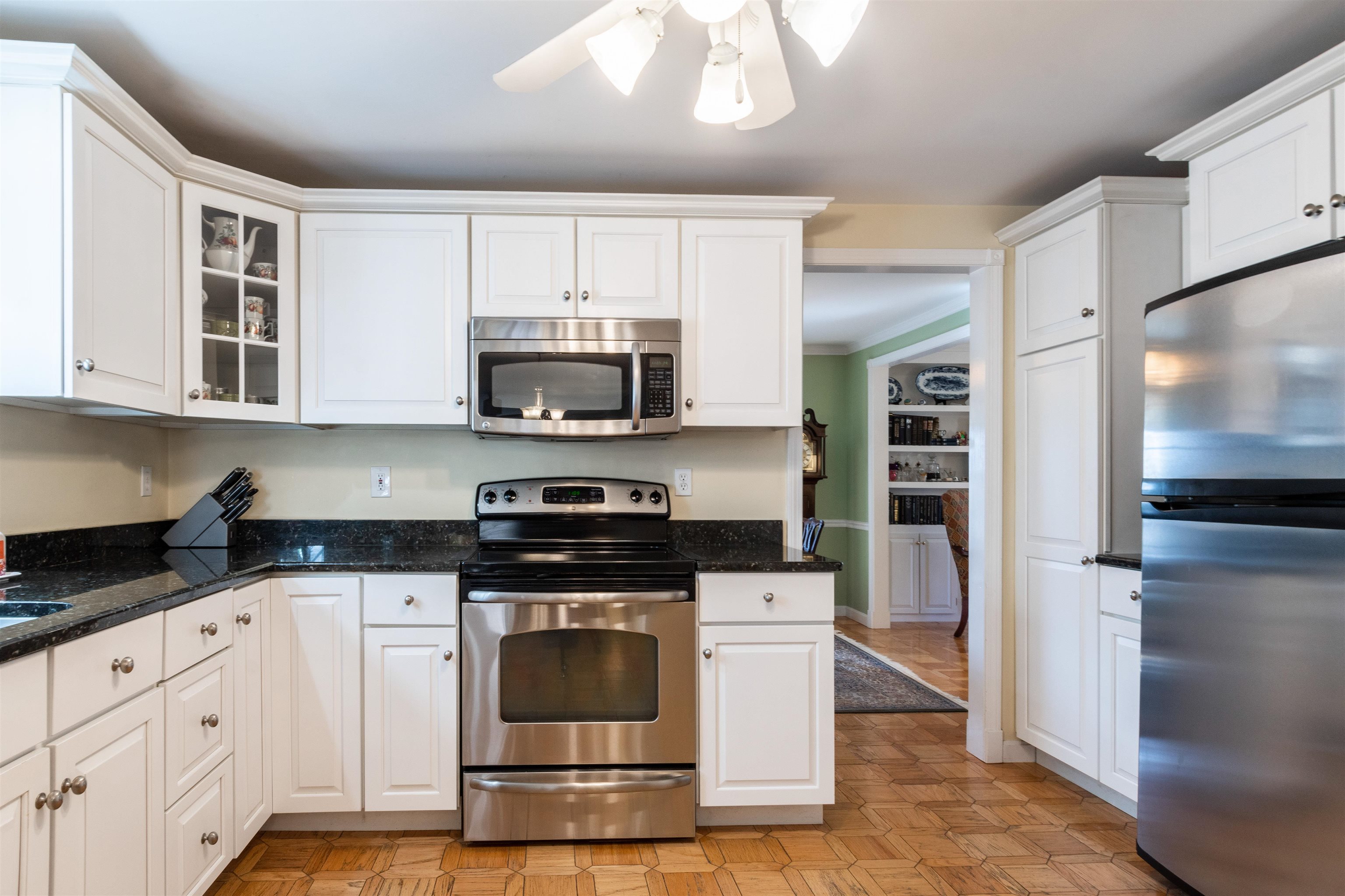 23 Fieldstone Drive Hooksett, NH 03106 - Photo 3 of 31