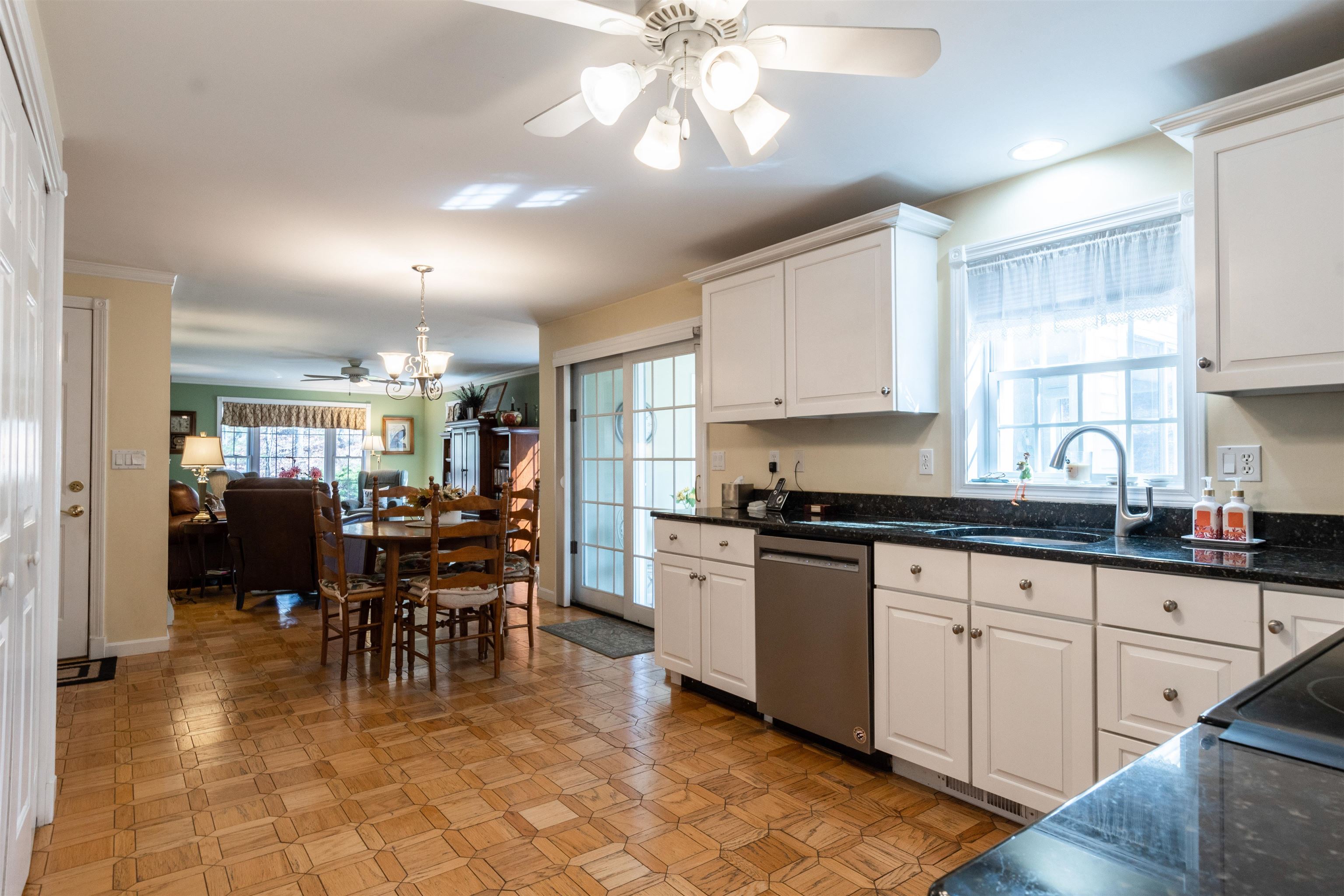 23 Fieldstone Drive Hooksett, NH 03106 - Photo 4 of 31