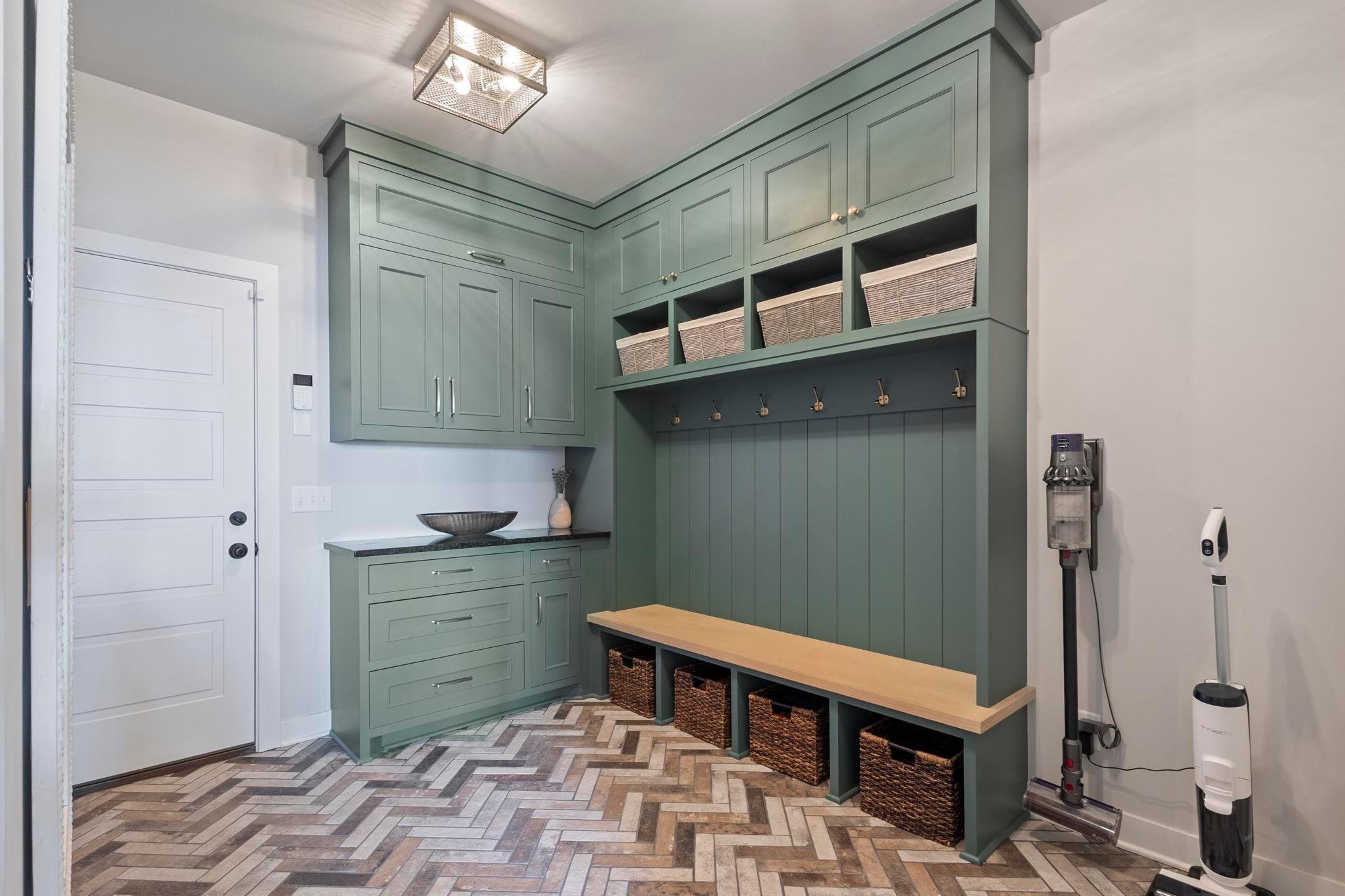 165 Mound Avenue Excelsior, MN 55331 - Photo 17 of 60