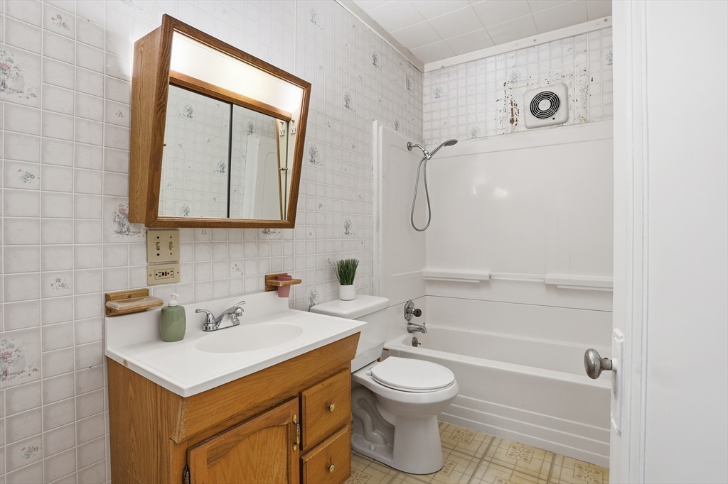 53 Collins Street Worcester, MA 01606 - Photo 9 of 34 Gallery Image 9
