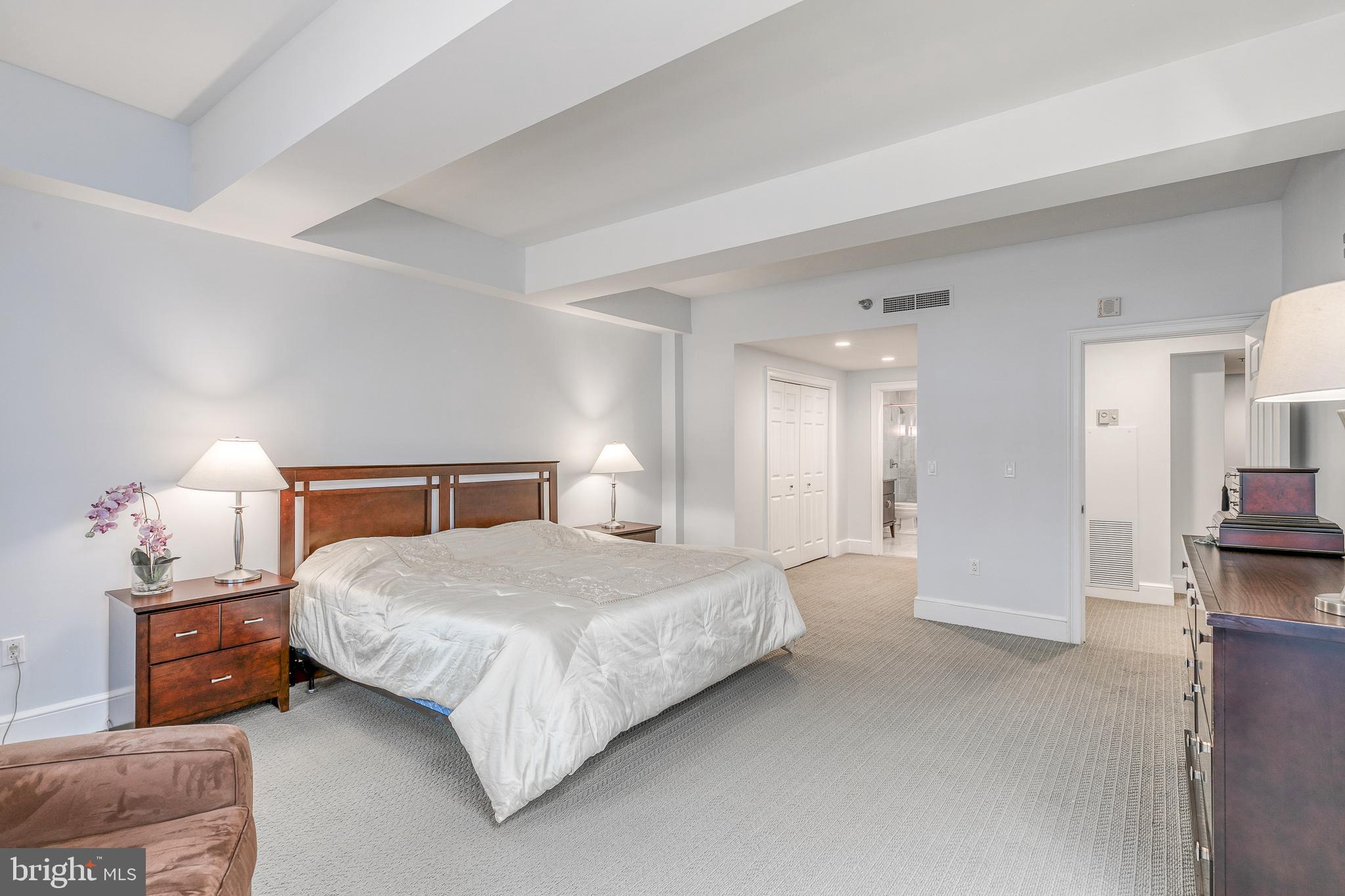 1500 Chestnut Street, Unit 20E Philadelphia, PA 19102 - Photo 2 of 4 Gallery Image 2