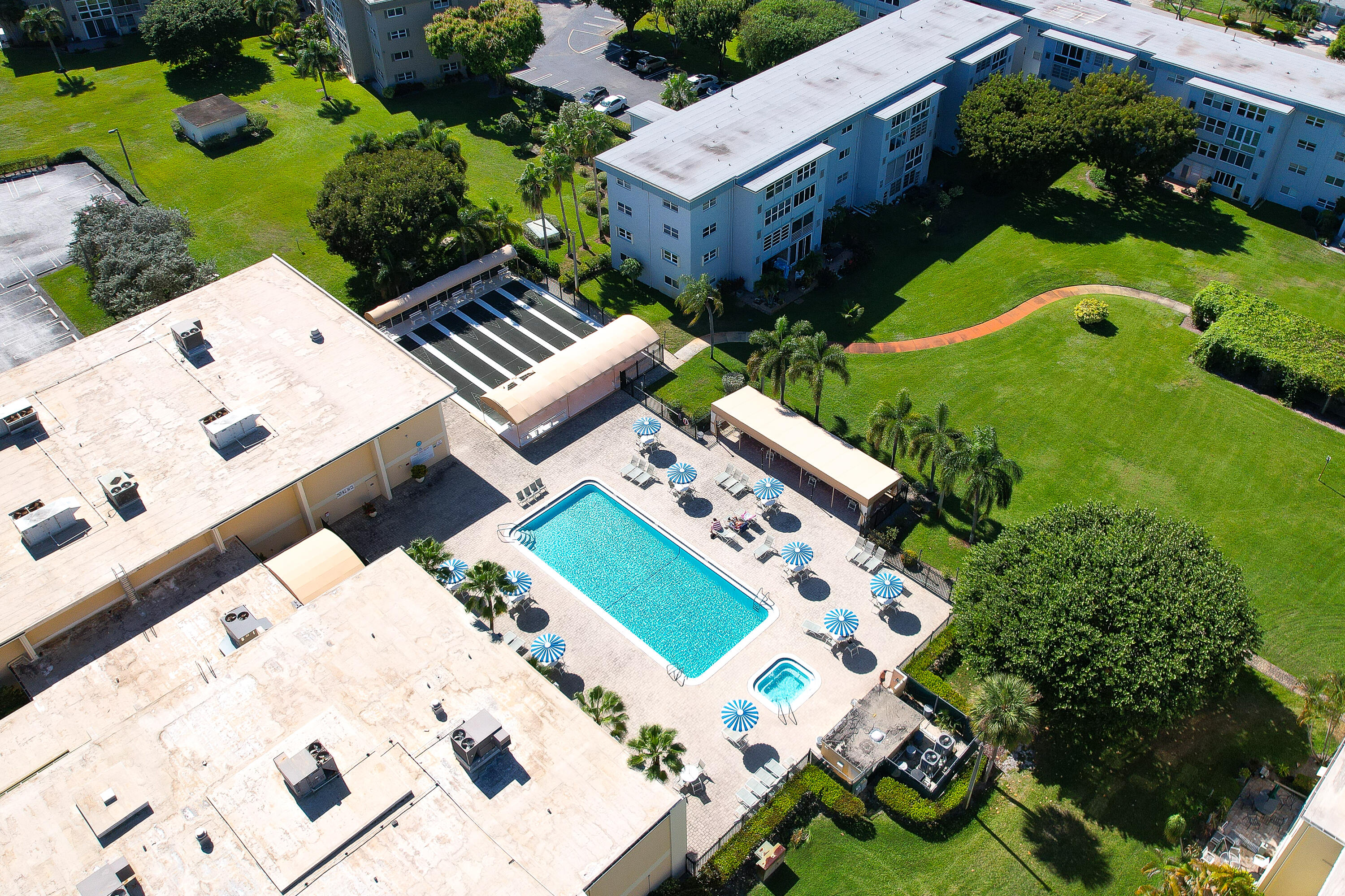 230 Northeast 26th Avenue, Unit 3020 Boynton Beach, FL 33435 - Photo 23 of 44 a view of backyard with a garden and plants