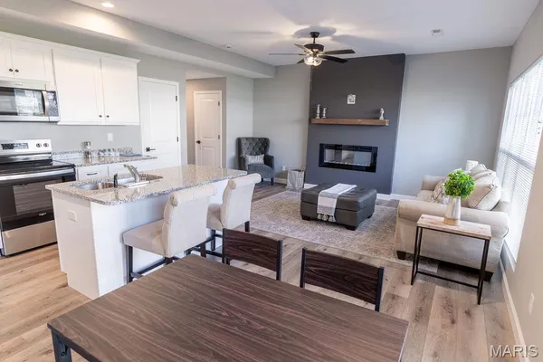 $2,100 | 105 Copper Oaks Court, Unit C, Mascoutah, IL 62258