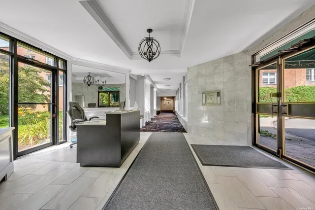 $299,000 | 1390 Broadway, Unit 116, Hewlett, NY 11557