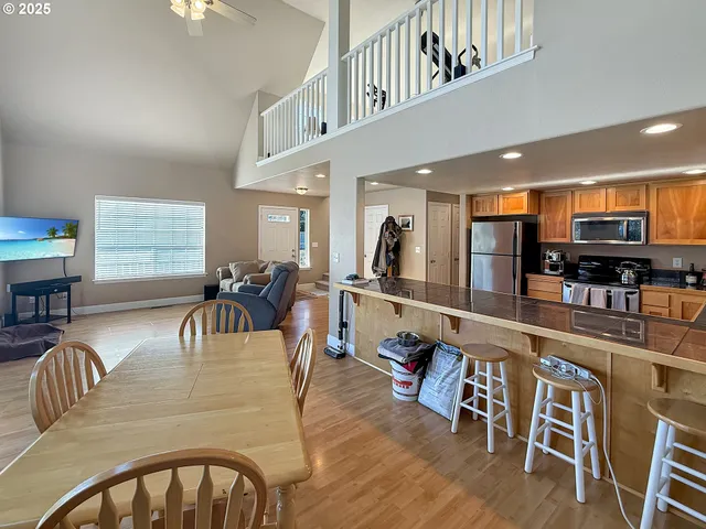 $879,000 | 322 Del Norte Lane, Brookings, OR 97415