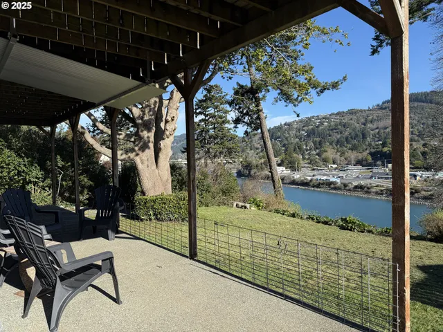 $879,000 | 322 Del Norte Lane, Brookings, OR 97415