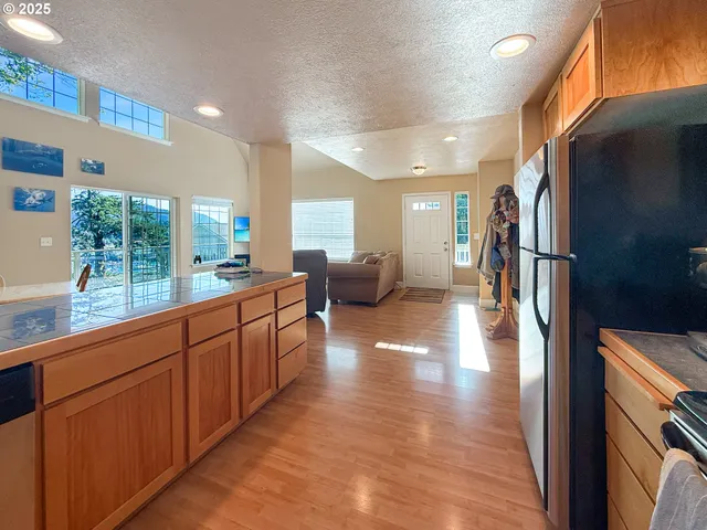 $879,000 | 322 Del Norte Lane, Brookings, OR 97415