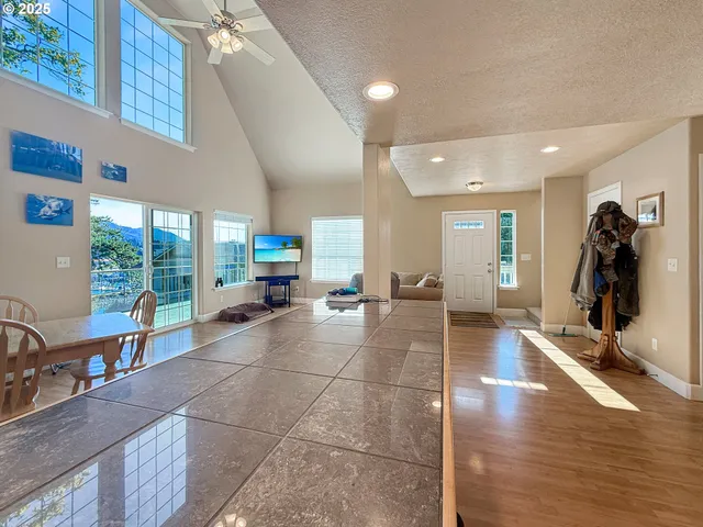 $879,000 | 322 Del Norte Lane, Brookings, OR 97415