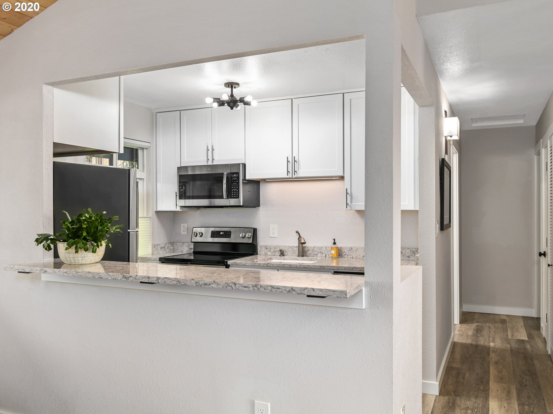 7506 Southwest Barnes Road, Unit A Portland, OR 97225 - Photo 11 of 27 Gallery Image 11
