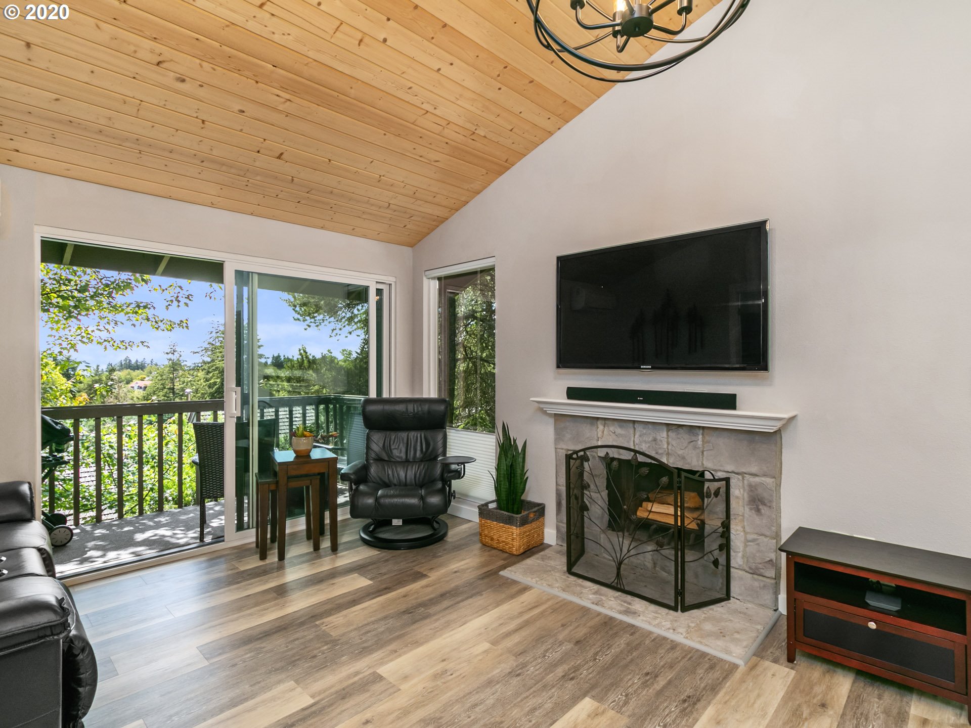 7506 Southwest Barnes Road, Unit A Portland, OR 97225 - Photo 7 of 27 Gallery Image 7