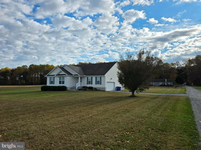 a view of a house with a big yard