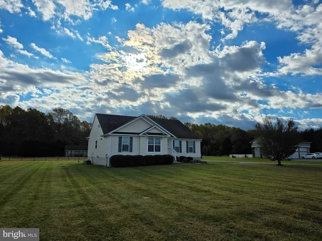 a view of house with garden
