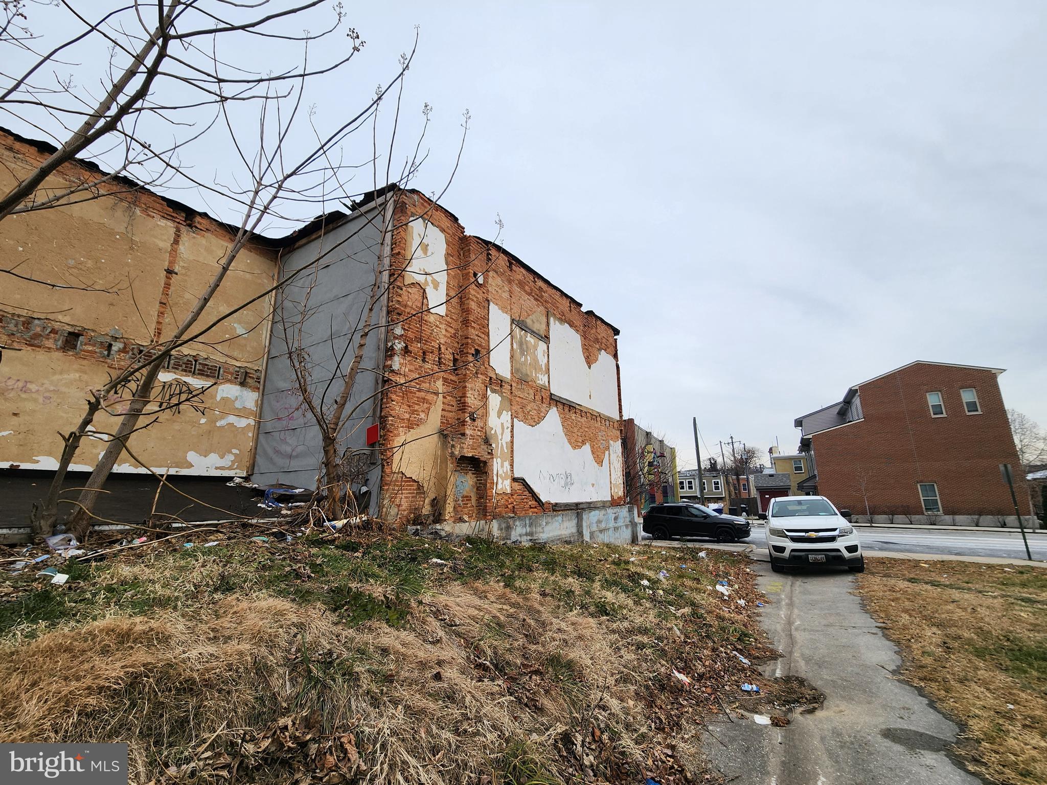 1902 Division Street Baltimore, MD 21217 - Photo 5 of 7 a view of a back yard of the house