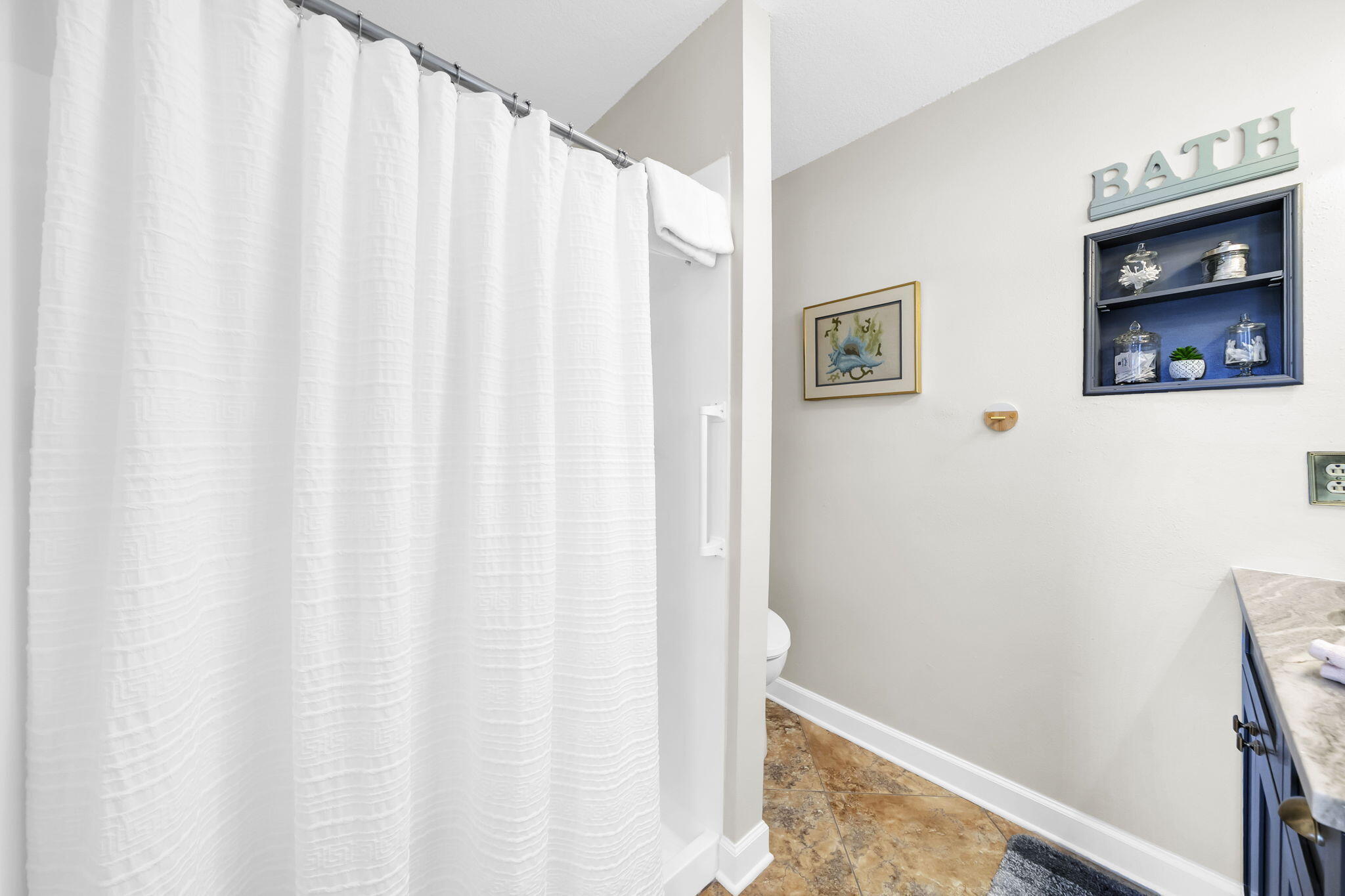136 Country Club Road Shalimar, FL 32579 - Photo 48 of 83 136 Country Club Rd_Primary Bathroom