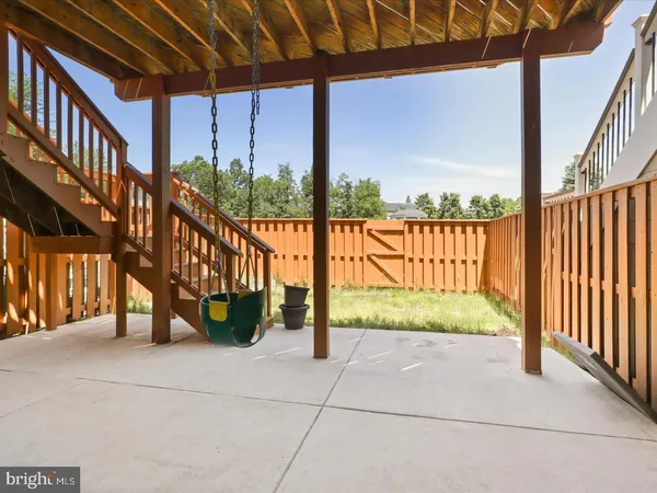 a view of entryway with a front door