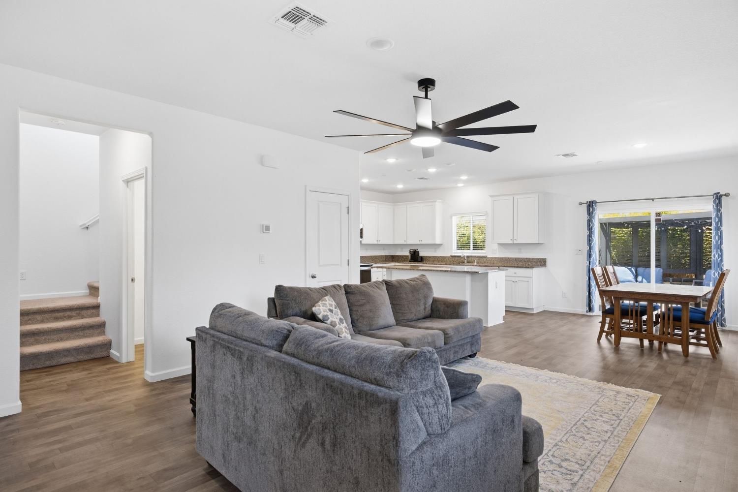12201 Encanto Way Rancho Cordova, CA 95742 - Photo 4 of 38