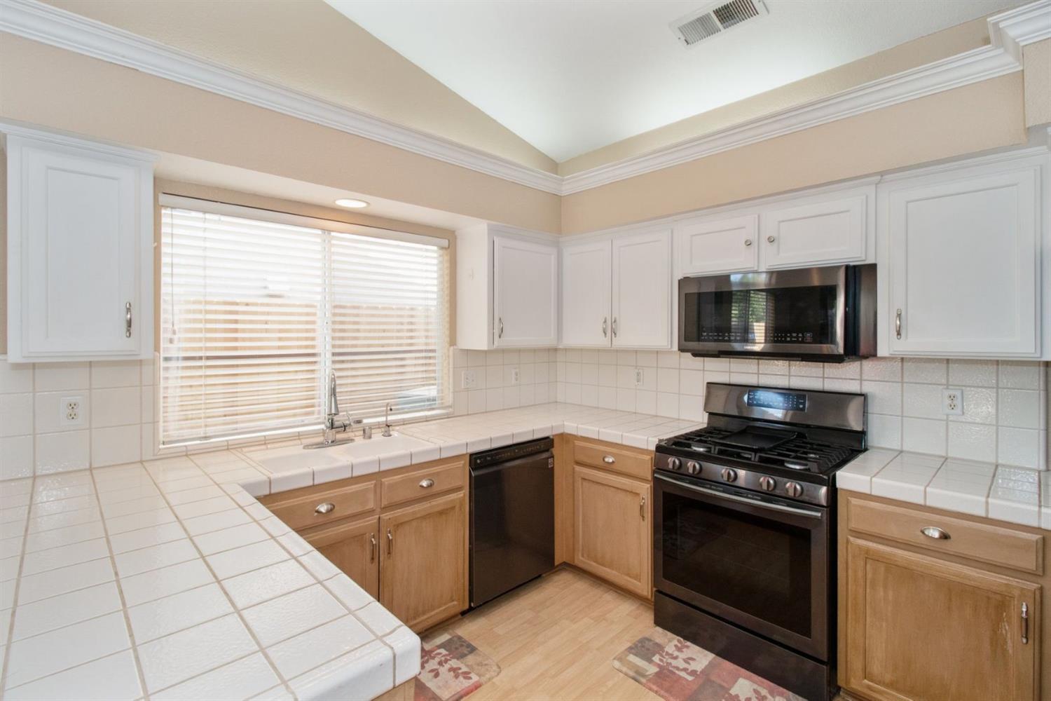 5252 West Decatur Avenue Fresno, CA 93722 - Photo 12 of 29 Gallery Image 12