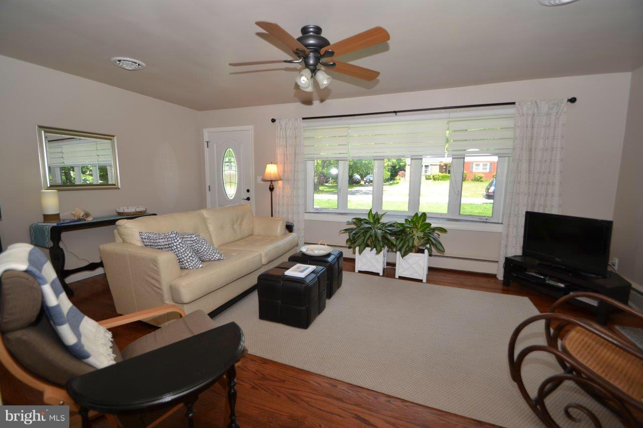 213 Delight Road Reisterstown, MD 21136 - Photo 4 of 30 Living Room