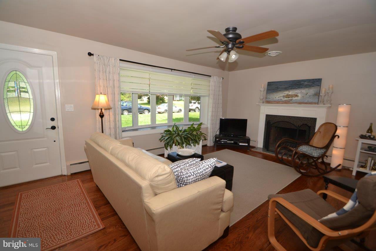 213 Delight Road Reisterstown, MD 21136 - Photo 5 of 30 Living Room