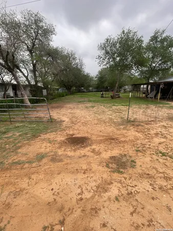 $17,500 | 910 Evergreen Street, Jourdanton, TX 78026