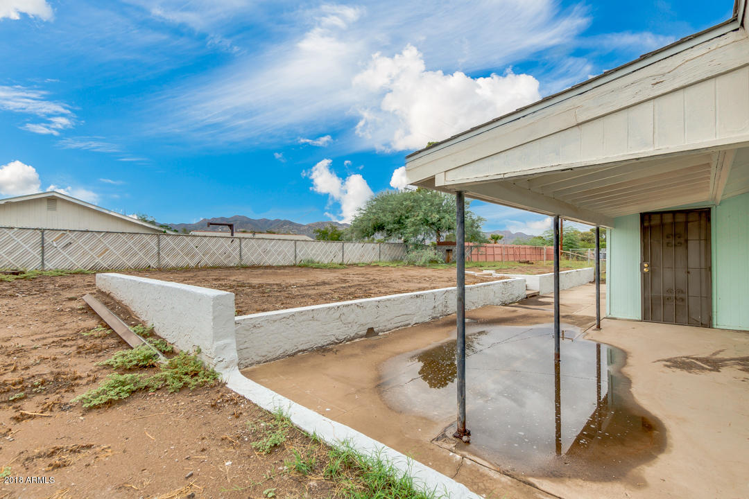 333 Danbury Road Kearny, AZ 85137 - Photo 12 of 30 Covered Patio
