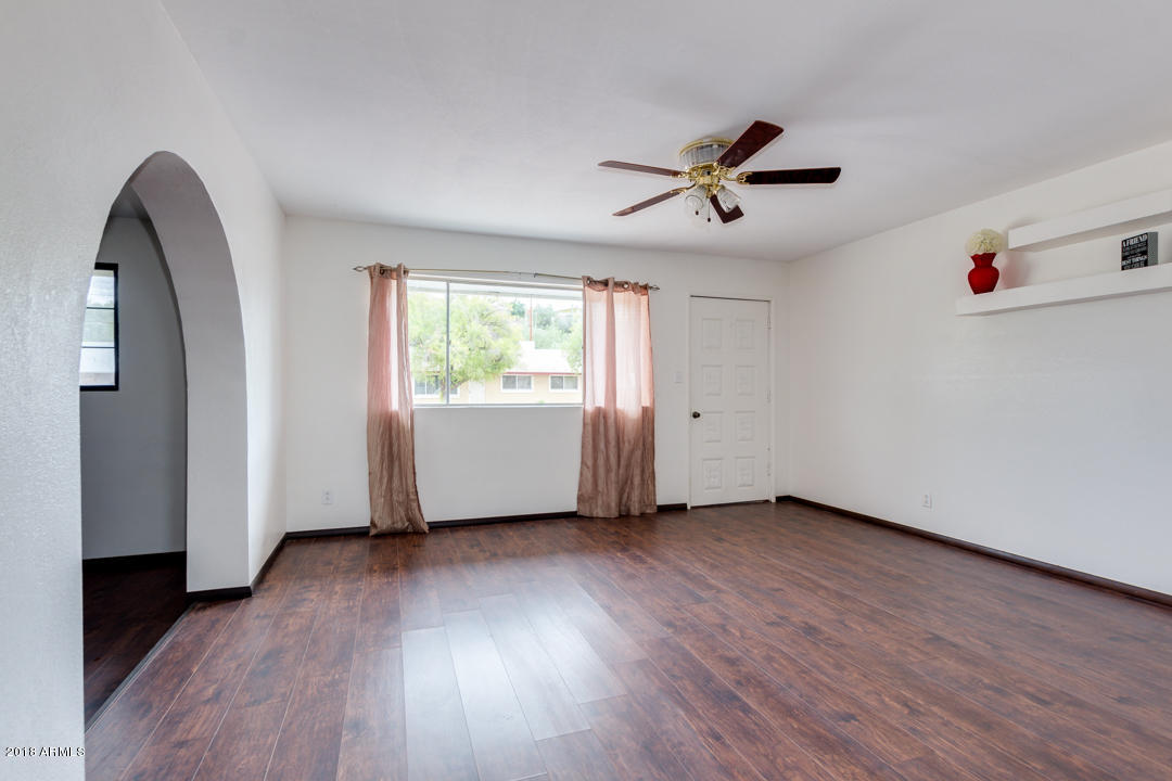 333 Danbury Road Kearny, AZ 85137 - Photo 2 of 30 Living Room