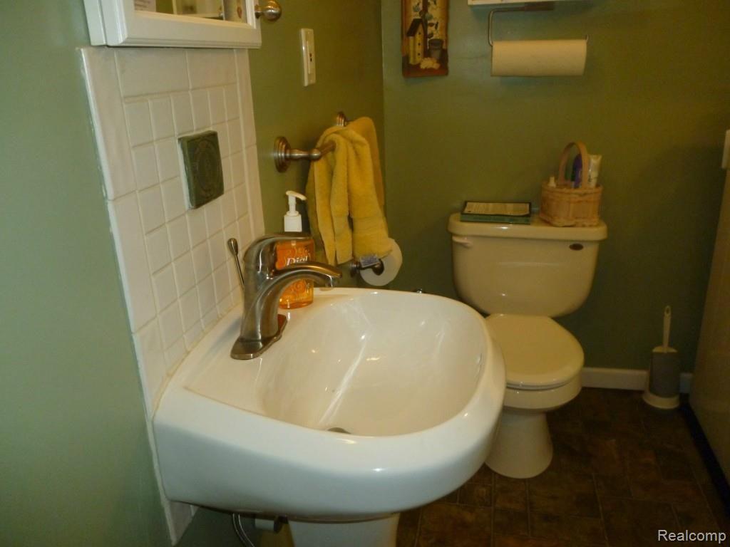 3736 Orchardview Avenue Rochester, MI 48307 - Photo 22 of 52 P1040146.jpg