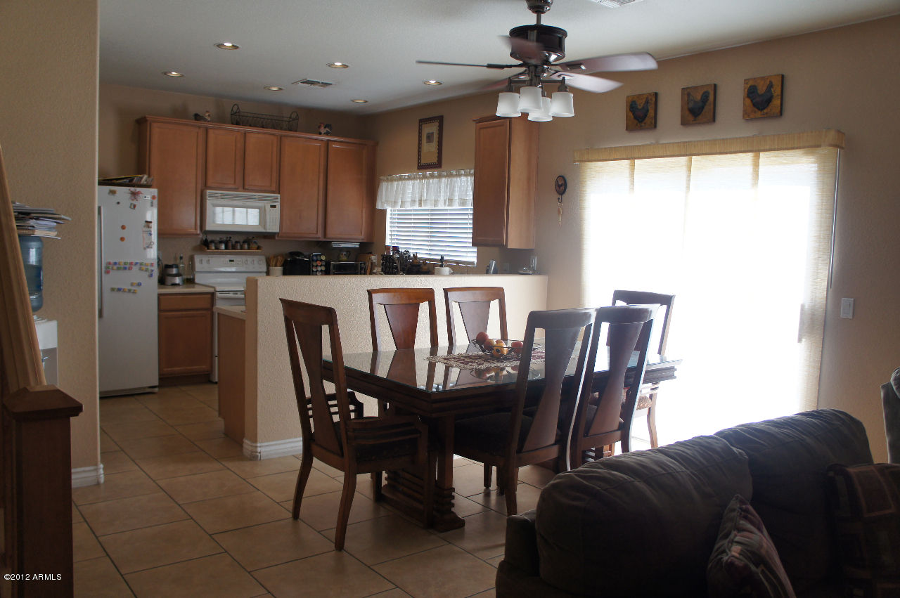 Eat-In Kitchen