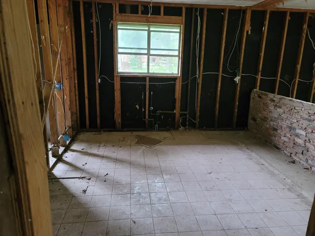 a view of backyard with tub