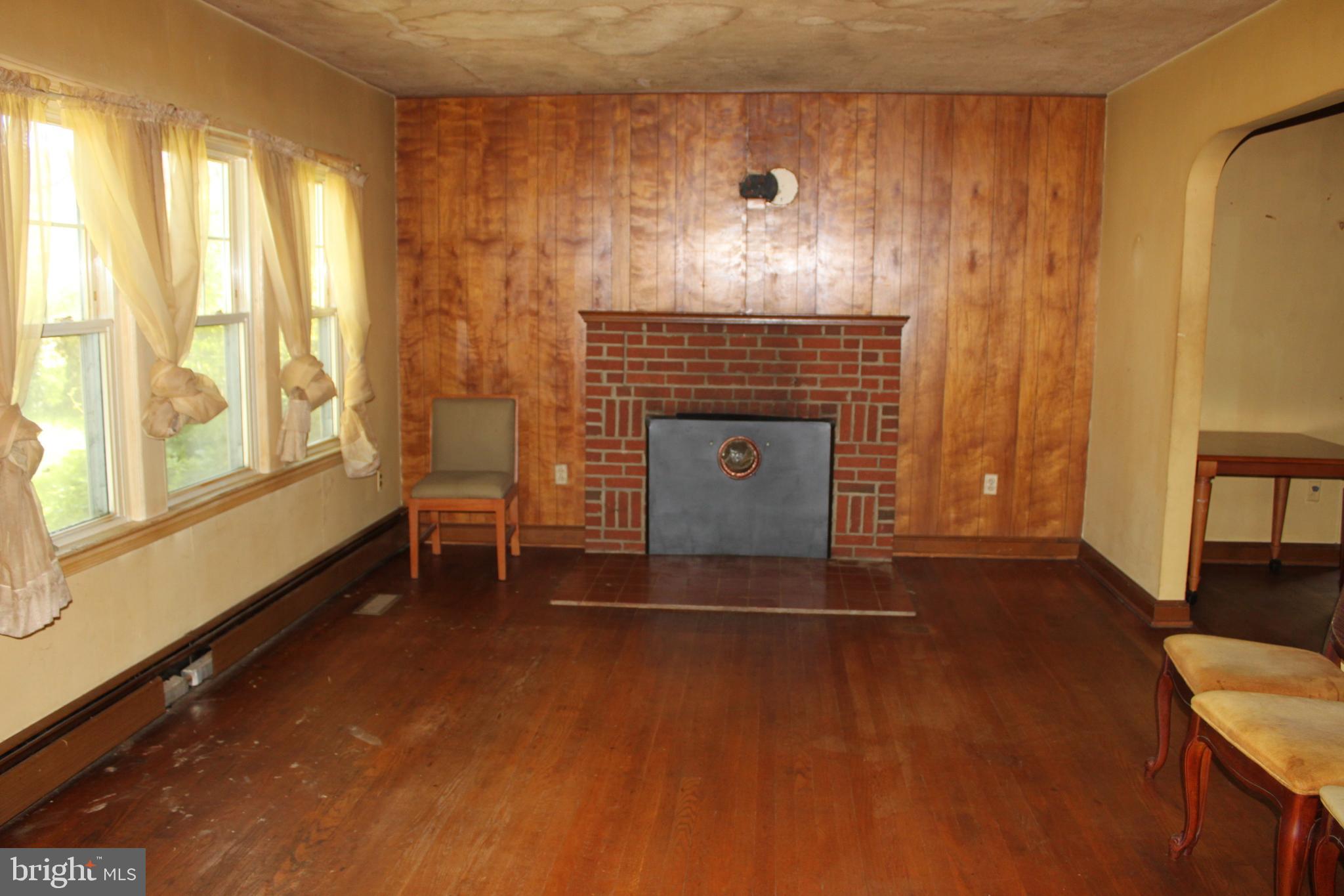 8508 Rolling Road Manassas, VA 20110 - Photo 3 of 9 Gallery Image 3