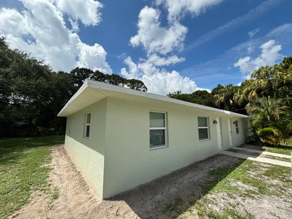 $1,800 | 2147 Sibley Avenue, Fort Pierce, FL 34982