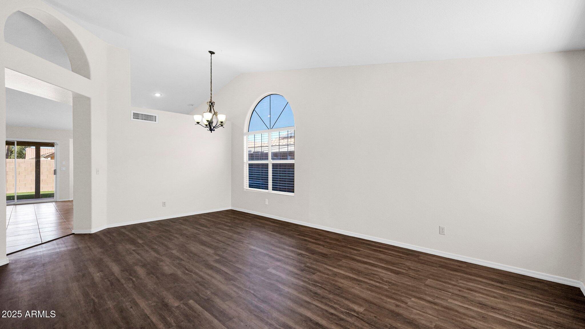 618 West Tumbleweed Road Gilbert, AZ 85233 - Photo 9 of 35 6-web-or-mls-_KLP0179