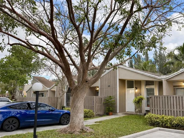 $2,995 | 614 Woodgate Circle, Unit C, Sunrise, FL 33326