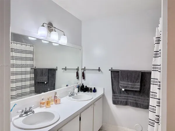 $2,995 | 614 Woodgate Circle, Unit C, Sunrise, FL 33326