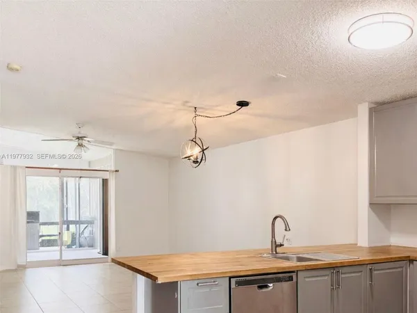 $2,995 | 614 Woodgate Circle, Unit C, Sunrise, FL 33326