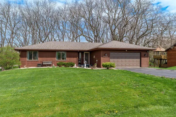 $385,000 | 6658 Nestlewood Drive, Roscoe, IL 61073