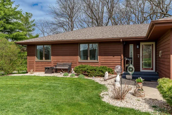 $385,000 | 6658 Nestlewood Drive, Roscoe, IL 61073