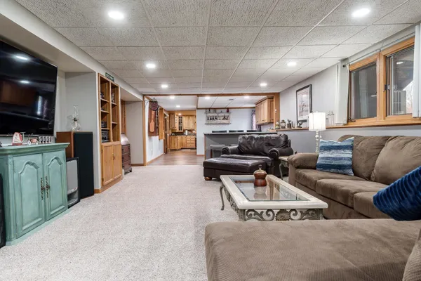 $385,000 | 6658 Nestlewood Drive, Roscoe, IL 61073