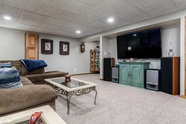 $385,000 | 6658 Nestlewood Drive, Roscoe, IL 61073