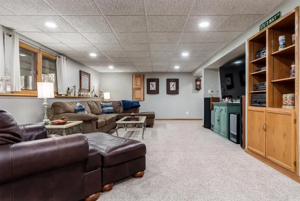 $385,000 | 6658 Nestlewood Drive, Roscoe, IL 61073