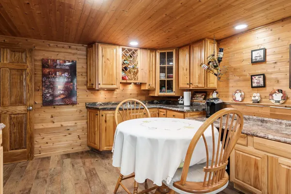 $385,000 | 6658 Nestlewood Drive, Roscoe, IL 61073