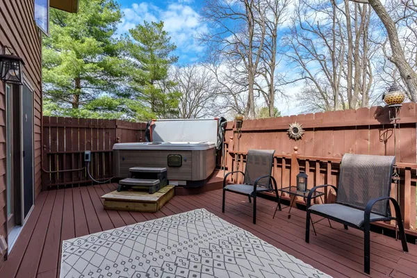 $385,000 | 6658 Nestlewood Drive, Roscoe, IL 61073