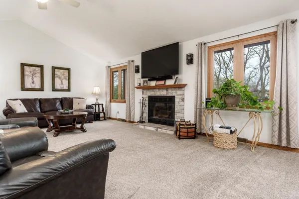 $385,000 | 6658 Nestlewood Drive, Roscoe, IL 61073