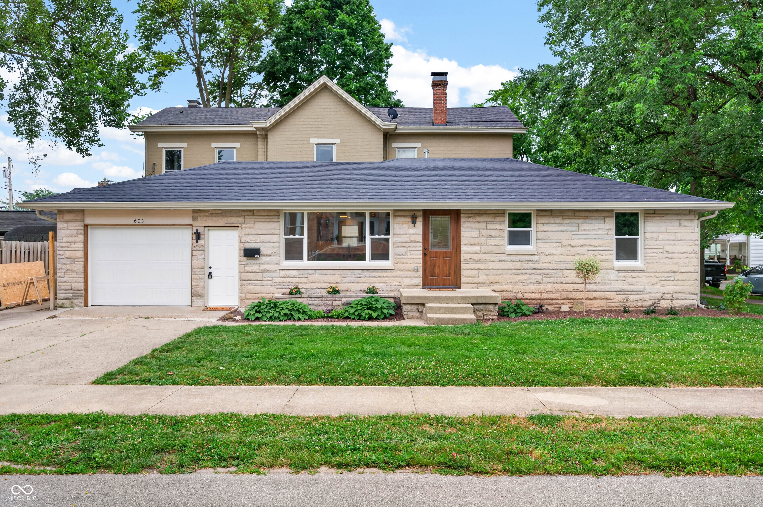 605 8th Street Columbus, IN 47201 - Photo 3 of 29