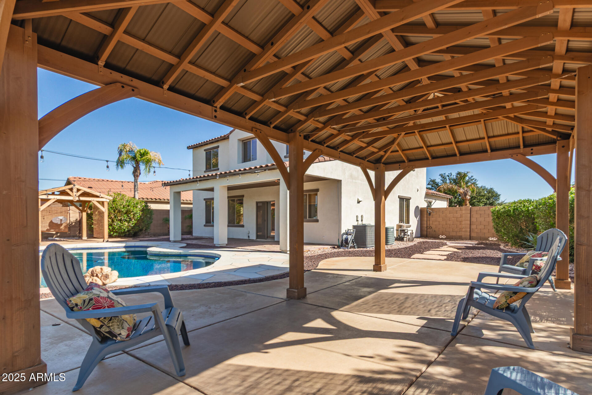 6756 South Seton Avenue Gilbert, AZ 85298 - Photo 29 of 37 a view of a patio with a table and chairs under an umbrella