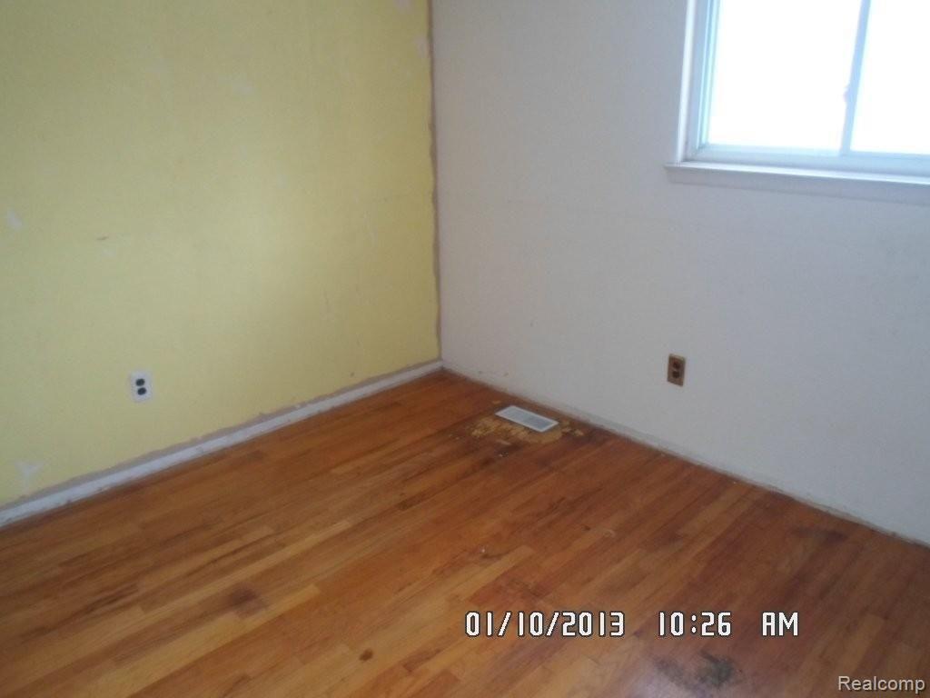 1933 Devonshire Road Bloomfield Hills, MI 48302 - Photo 10 of 14 042.JPG