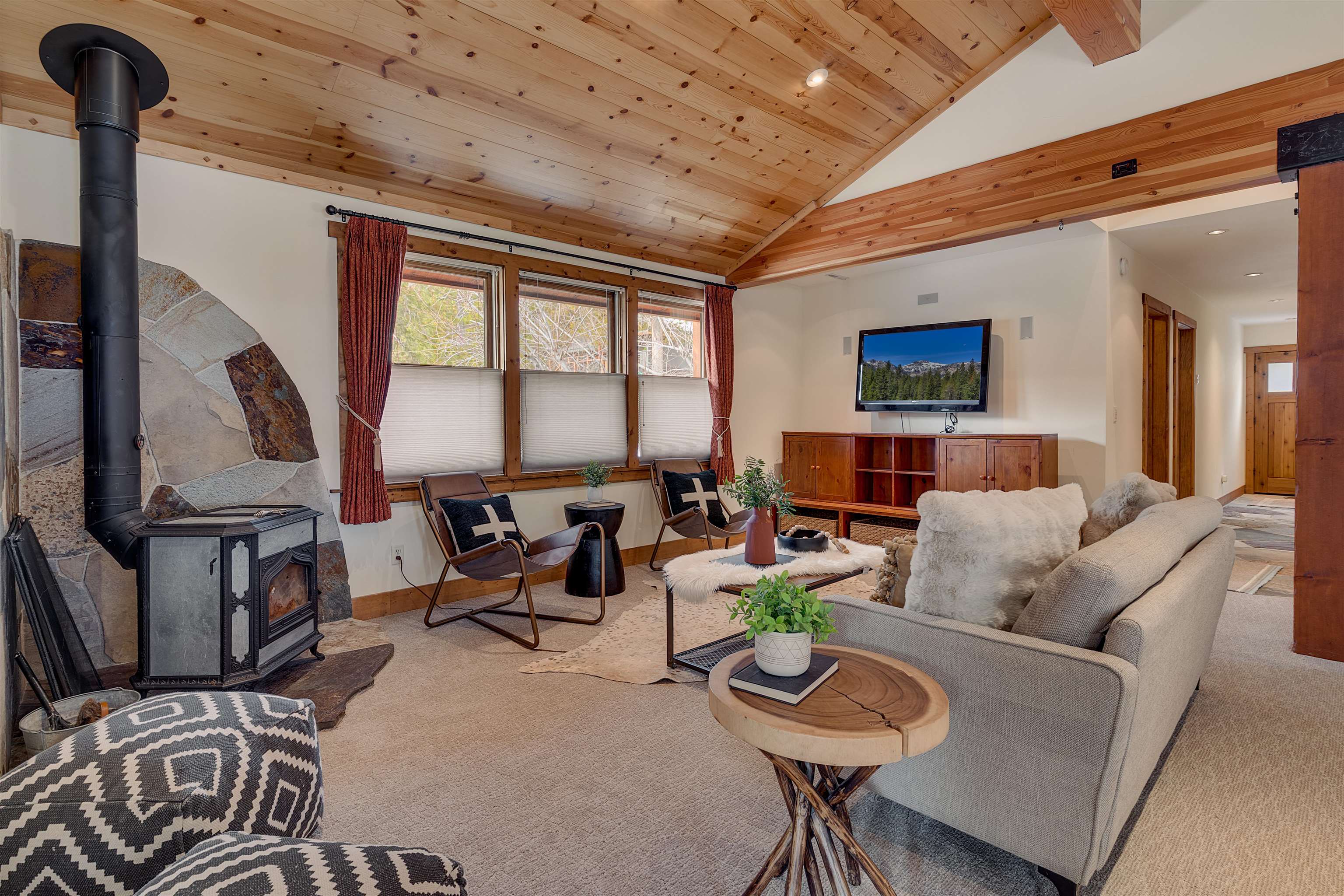 510 Forest Glen Road Olympic Valley, CA 96146 - Photo 2 of 26