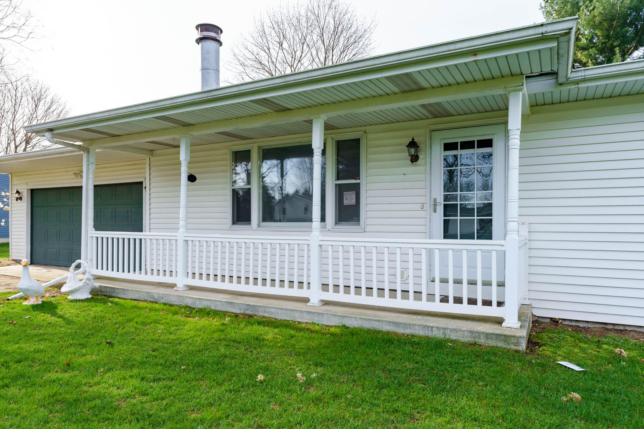 17271 Mackinaw Three Rivers, MI 49093 - Photo 5 of 40 Mackinaw_17271_ThreeRivers_49093-Exterio
