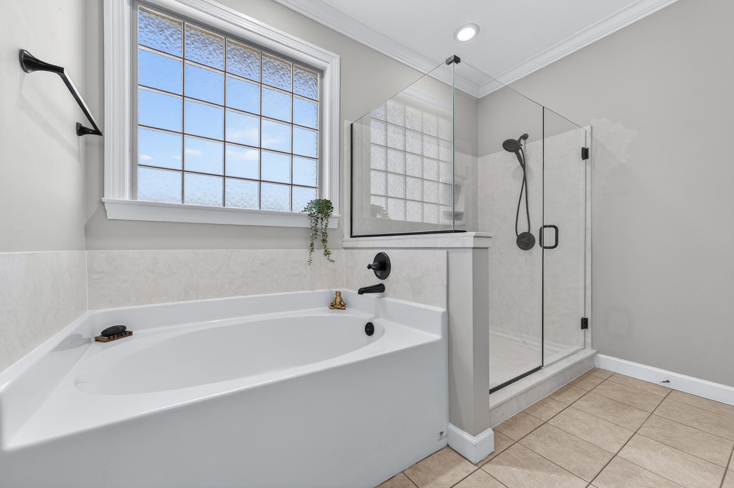 6022 Hidden Valley Road Crestview, FL 32539 - Photo 38 of 60 a bathroom with a bathtub and shower